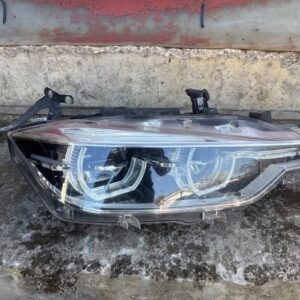 2017 bmw 340xi 
Right adaptive led headlight